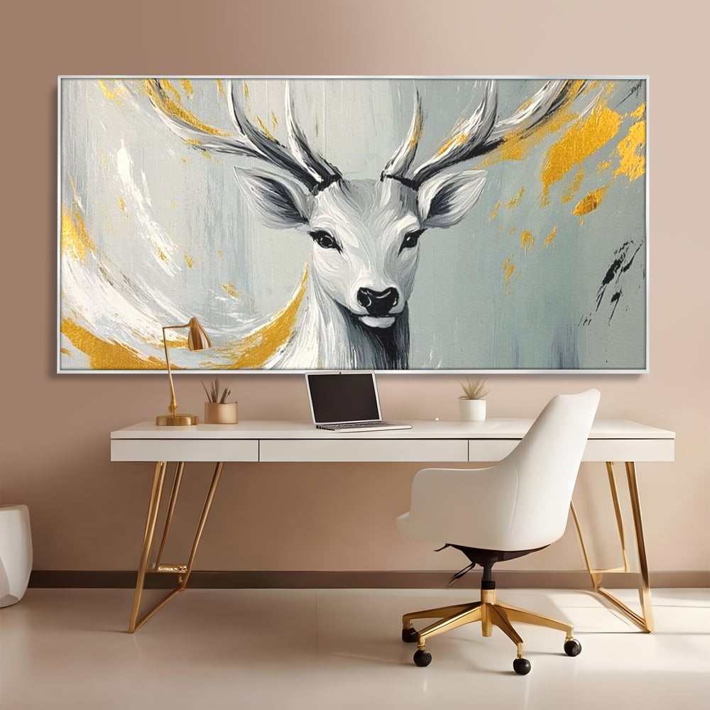 Tablou canvas cu pictura cu portret de cerb si detalii aurii, in rama de aluminiu argintiu, pe perete intr-un birou
